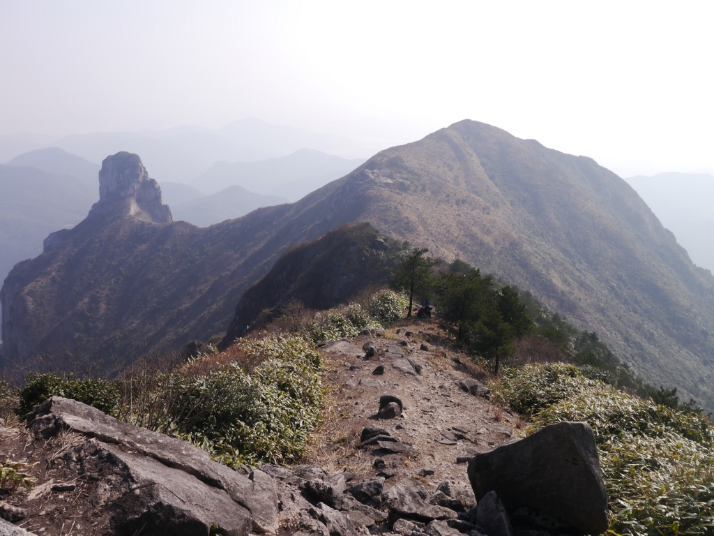 马年新春,登雁荡山主峰-百岗尖,俯瞰雁荡胜景,无限风光,尽收眼底.