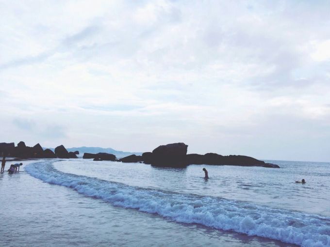 这次的旅程总结:阿土伯的清境石厝已经颇具高端民宿的基础,服务完善,让客人过得非常舒心。天气忽晴忽雨,这样的天气不热,很舒服,又可以让我们见识到海岛变幻多姿的云彩。这是一个完美的幸福旅程,我们跟阿土伯约好了,每年都要过去度假。
