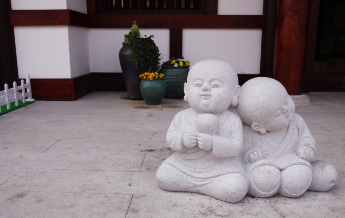 出发了,当然,这也是一路通畅的。当然,这也是很多人做不到的。 看风景这事儿就和谈恋爱一样一样的,我对你一见钟情,于是我去了解你,准备了最好的时候,最好的季节,最从容的时间,不远万里来看你。成不成剩下的就是那一点点的命运,所以旅行我会做好万全的准备,但也不是你准备的都好就能看到最想要的风景的。这和你修炼成男神了以后表白也不一定都能成是一个道理 --> ,至于所谓的那一点点的命运,得之,我幸,不得,我命,仅此而已。 --> 路线可以用百度地图导航,大数据的今天,哪里堵车路线上都有都有.