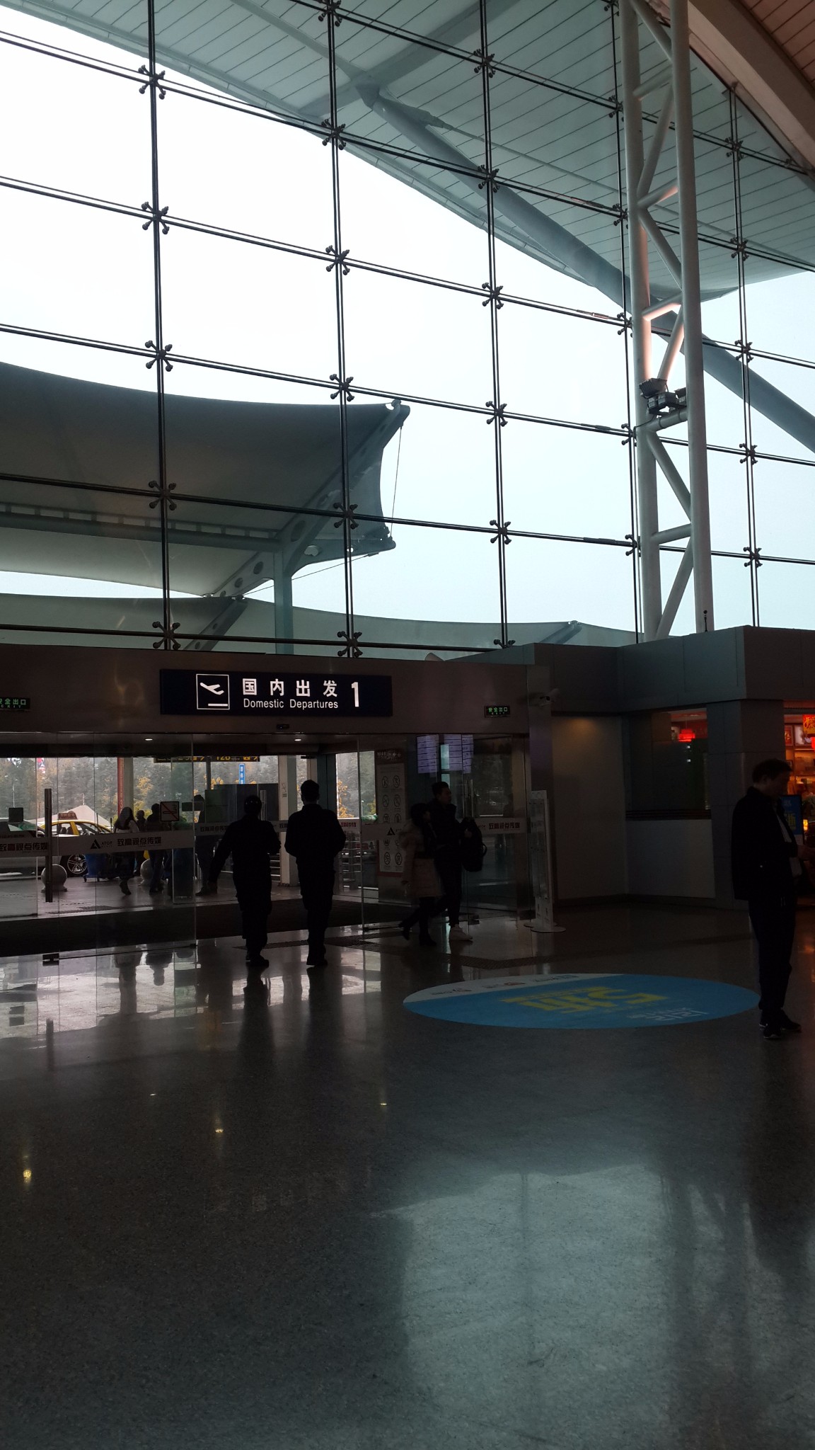 重庆江北机场 交通:美特商务酒店——>720m——>地铁1号线(尖东坡